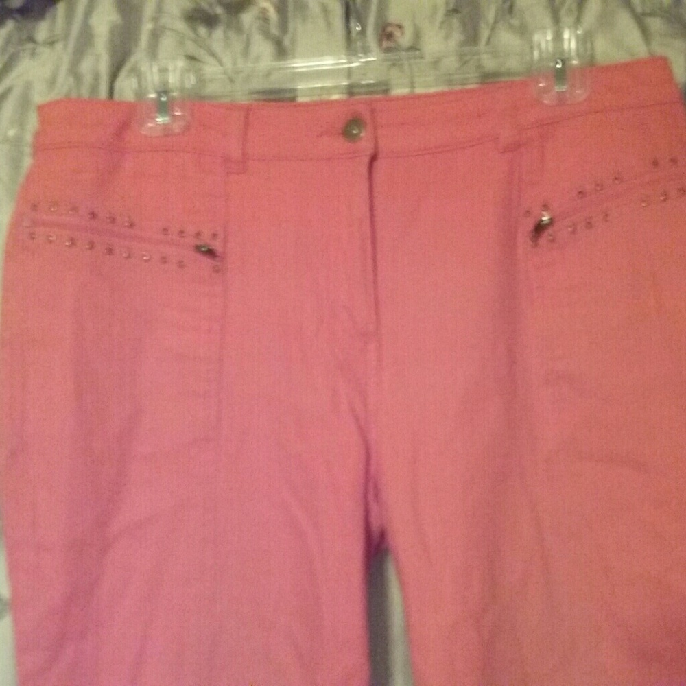 Multiples Capris - Picture 3 of 5